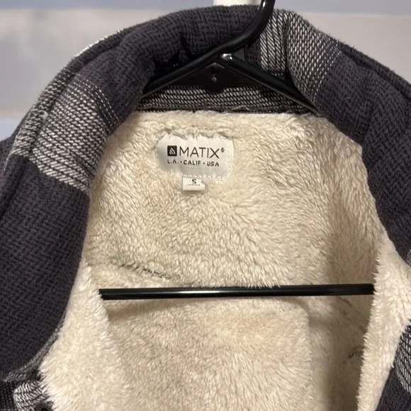 Matix sherpa lined button down plaid flannel top S - Picture 2 of 3